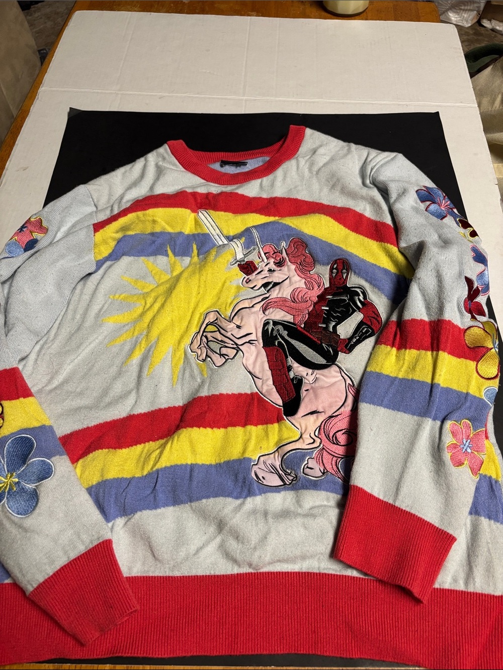 Men's Light Gray Graphic Crewneck Sweater with Multicolor Unicorn Design